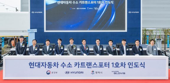 현대자동차 수소 카트랜스포터 1호차 인도식 행사 모습