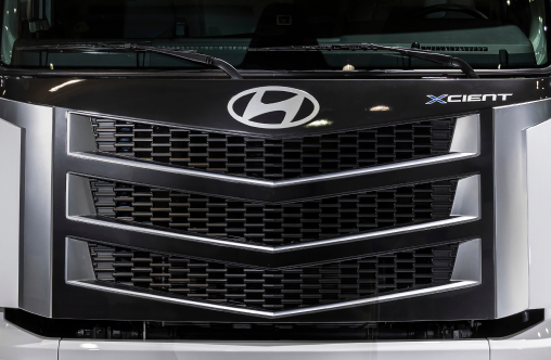 V자형 라디에이터가 적용된 현대자동차의 XCIENT 수소전기트럭 