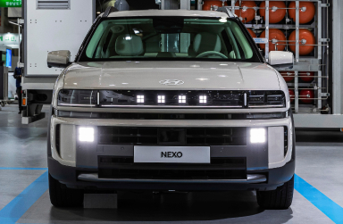 현대자동차의 새로운 디자인 언어, '아트 오브 스틸'(Art of Steel)을 담아 단단하고 세련된 미래지향적 이미지를 구현한 현대자동차(HTWO)의 디 올 뉴 넥쏘 정면 이미지